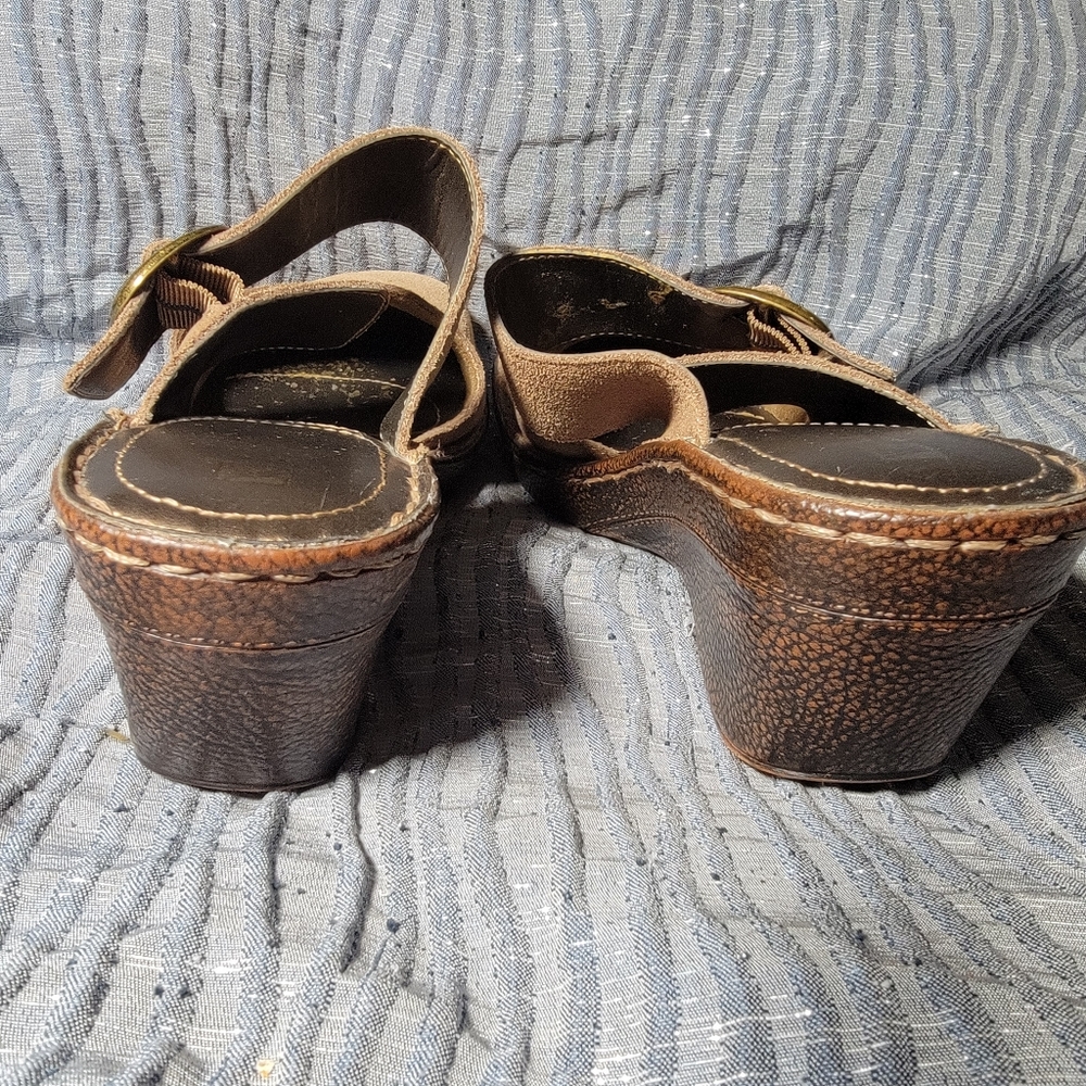 💗 White Mountain size 8.5 clog sandals with buckles in excellent condition 💗 - Picture 8 of 9